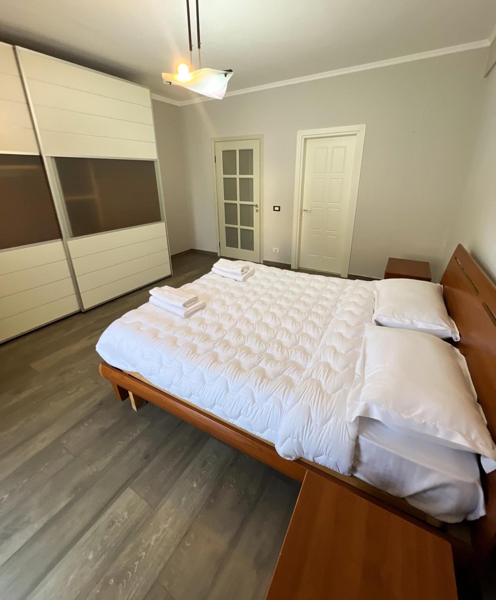 Sea View Apartaments ดูร์เรส ภายนอก รูปภาพ